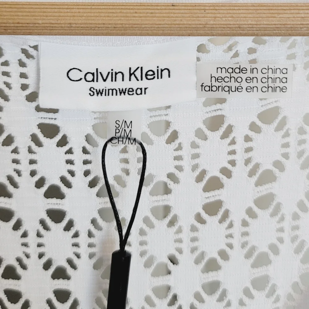 🆕️ Calvin Klein Swimwear Crochet Shoulder Cover Up in White - Size S/M - Picture 3 of 13